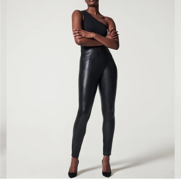 SPANX Pants - Spanx Leather-Like Ankle Skinny Pants in Luxe Black